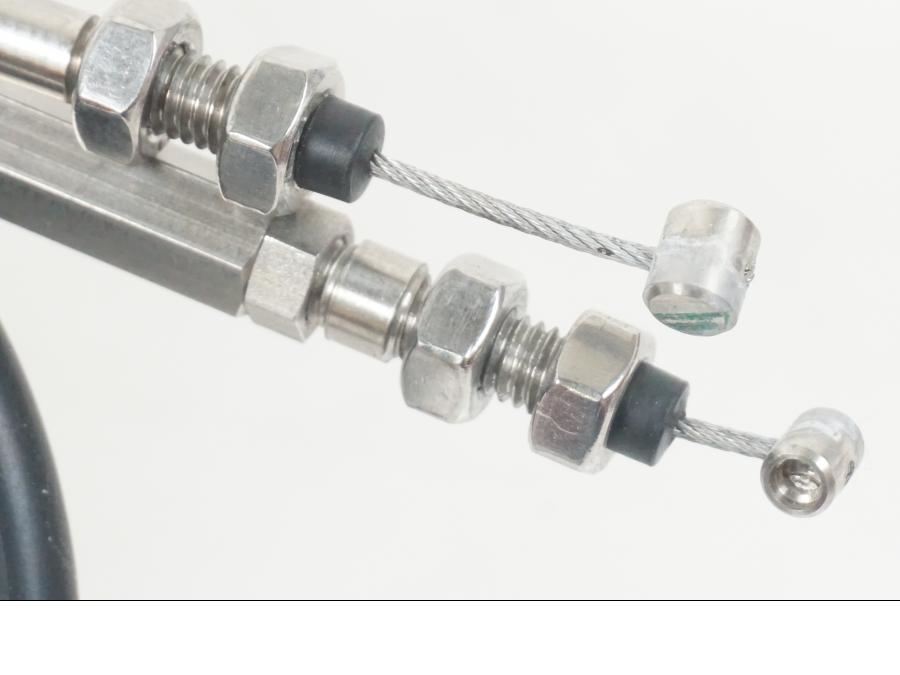 Baksidan på Avgasspjällmotor från en KTM 1290 Super Duke R -2022 motorcykel.