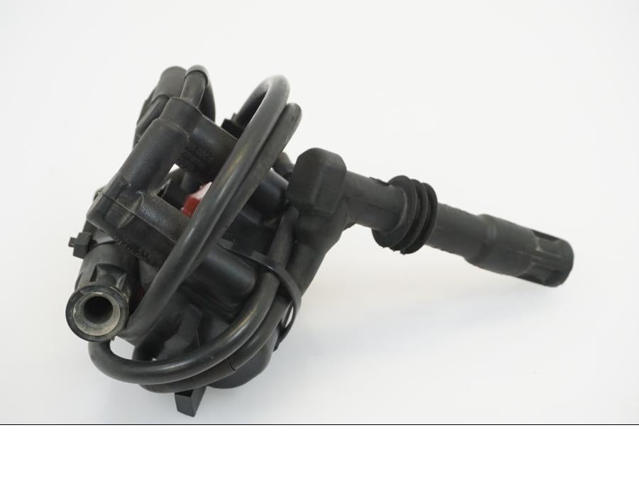 Vänster sida på Tändspole från en BMW R 1150 R -2002 motorcykel.