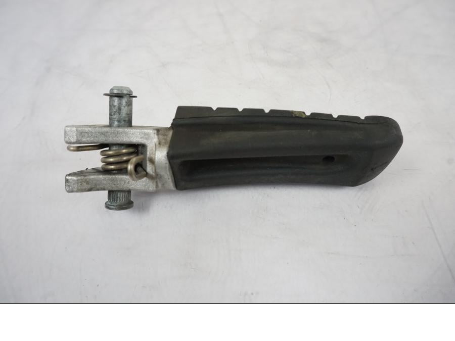 Höger sida på Fotpinne från en KTM 790 Duke -2019 motorcykel.