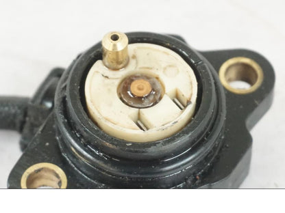 Snett uppifrån på Växelindikator från en Triumph Street Triple R -2011 motorcykel.