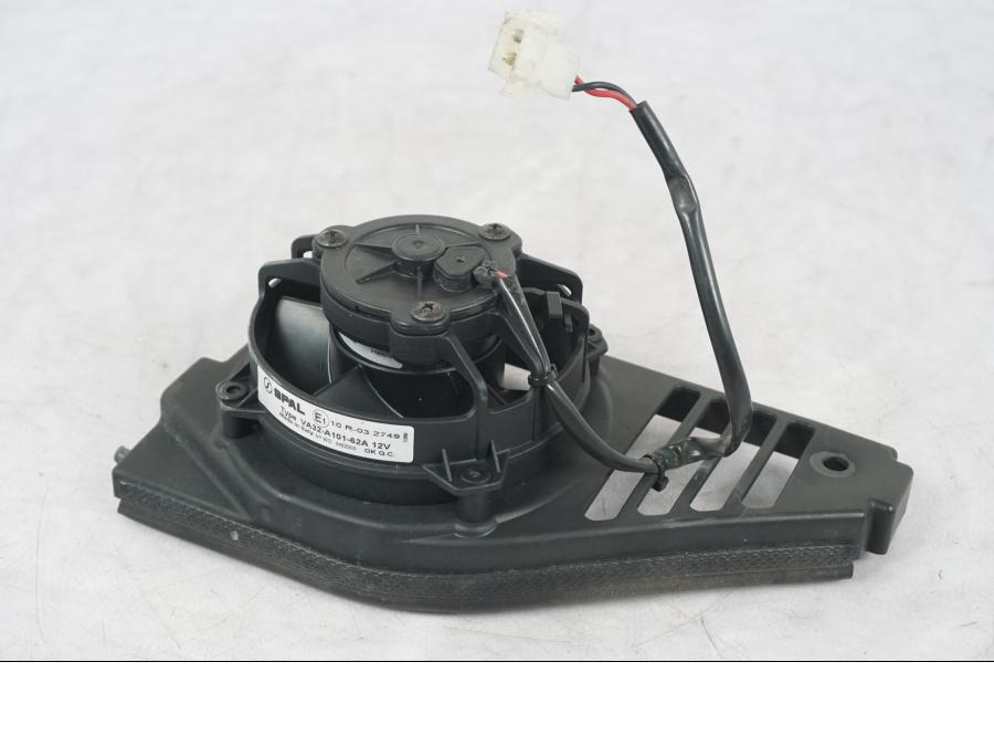 Baksidan på Vattenkylfläkt från en KTM 690 Duke -2015 motorcykel.