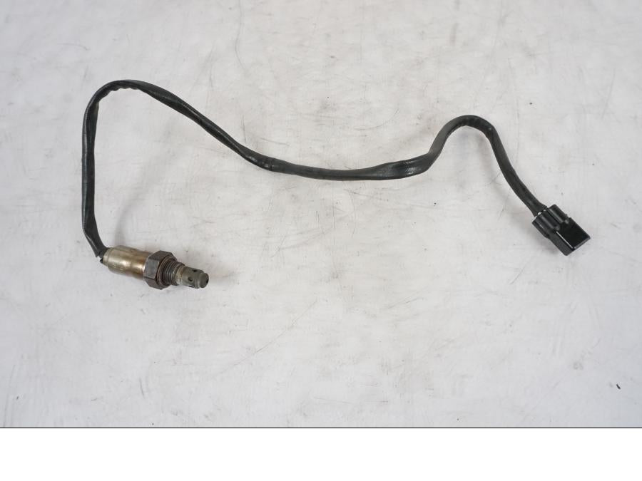 Framsidan på Lambdasond från en KTM 1290 Super Duke R -2021 motorcykel.