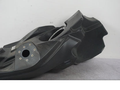 Baksidan på Bensintank från en BMW F 800 R -2018 motorcykel.