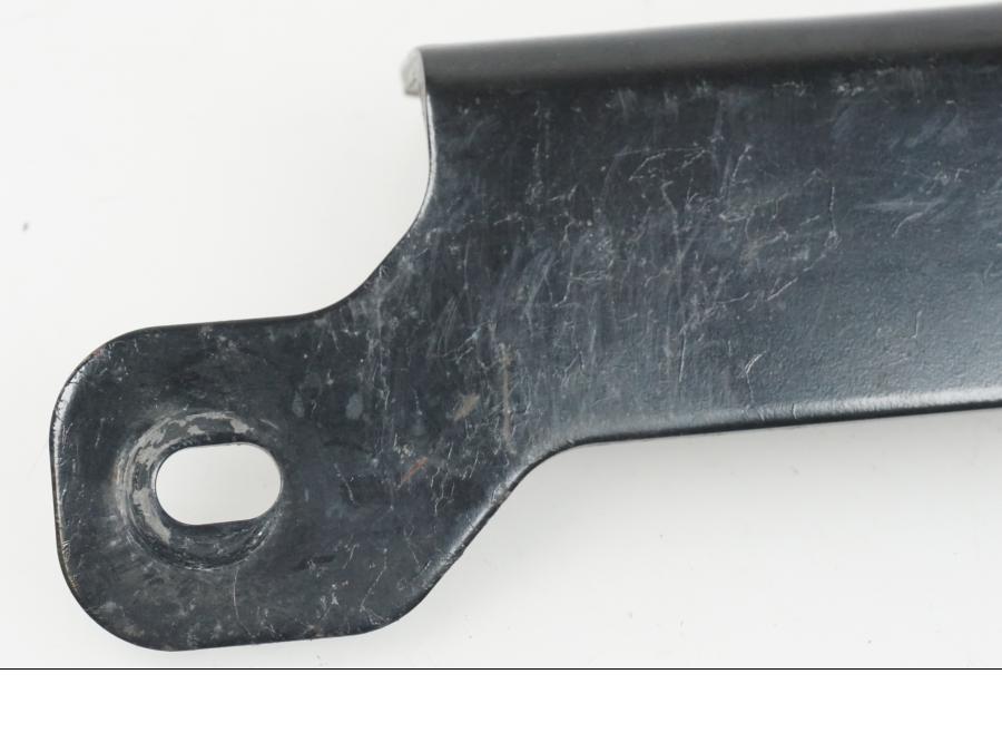 Vänster sida på Sadelfäste från en Yamaha XJ 900 -1997 motorcykel.