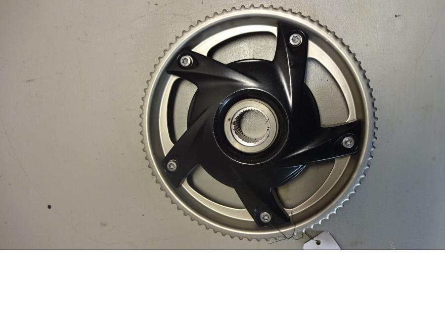 Baksidan på Remdrev från en BMW F 800 GT -2015 motorcykel.