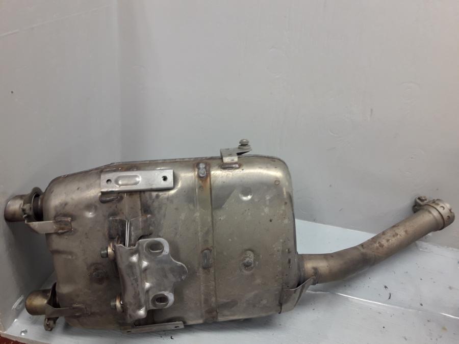 Baksidan på Ljuddämpare från en Yamaha FZ-6 -2004 motorcykel.