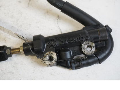 Baksidan på Bromshuvudcylinder från en Yamaha FZ-6 -2007 motorcykel.