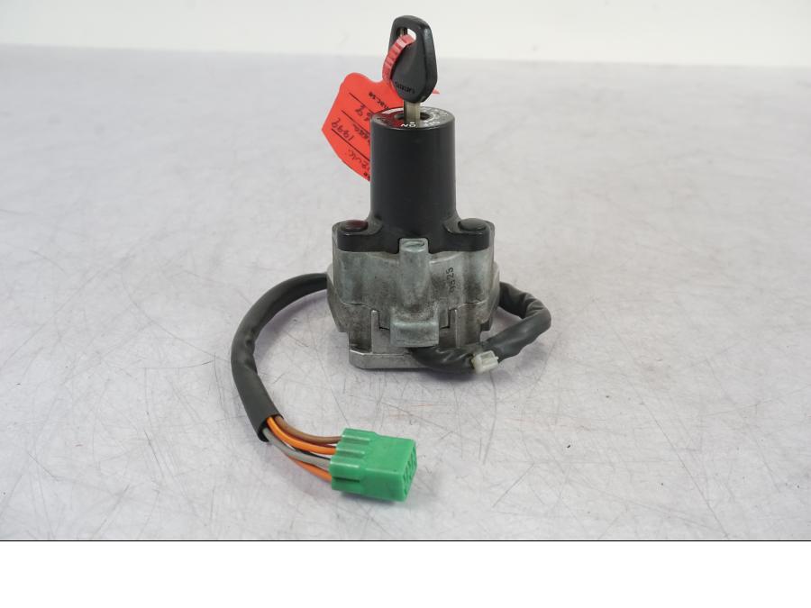 Extrabild3 på Låssats från en Suzuki GSX 1300 RX -1999 motorcykel.