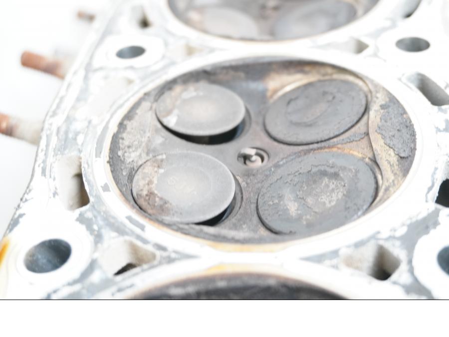 Extrabild3 på Topplock från en Yamaha FJR 1300 -2005 motorcykel.