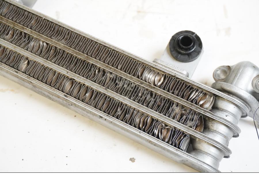 Baksidan på Oljekyl från en Honda VFR 750 -1988 motorcykel.