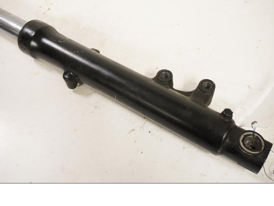 Baksidan på Gaffelben från en Kawasaki GPZ 500 S -1992 motorcykel.