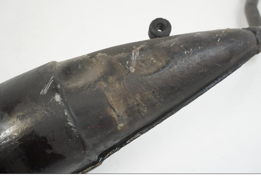 Höger sida på Avgassystem från en Aprilia RS 250 -1998 motorcykel.