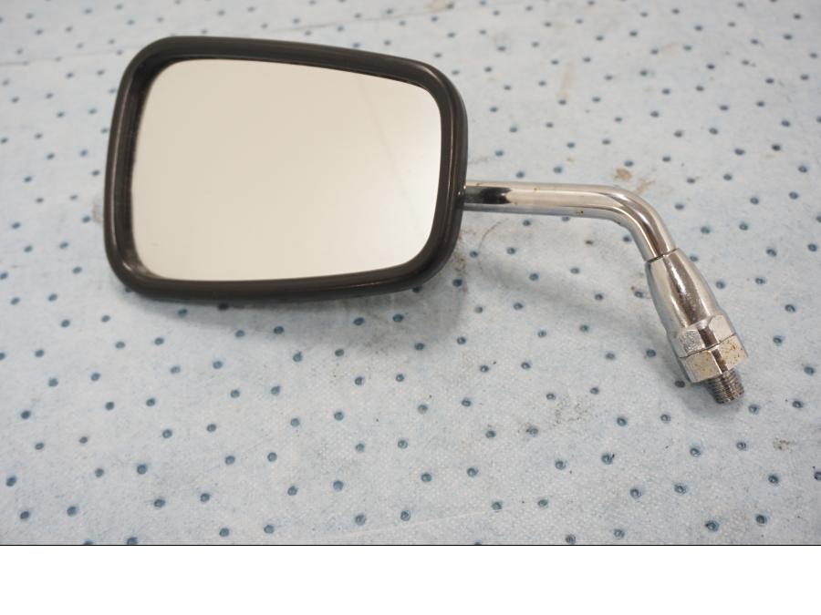 Baksidan på Backspegel från en Kawasaki EN 500 -1999 motorcykel.