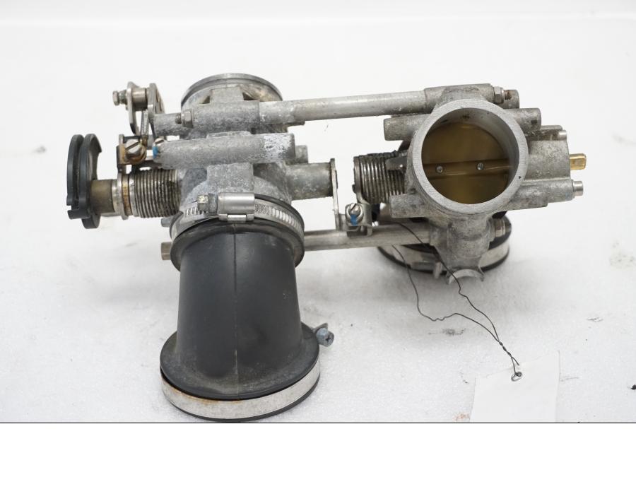 Baksidan på Spjällhus från en Ducati Monster 696 -2010 motorcykel.