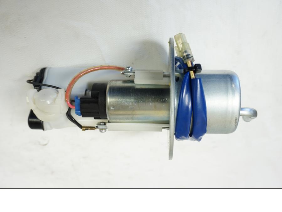 Höger sida på Bensinpump insprut från en Kawasaki Z 800 -2013 motorcykel.