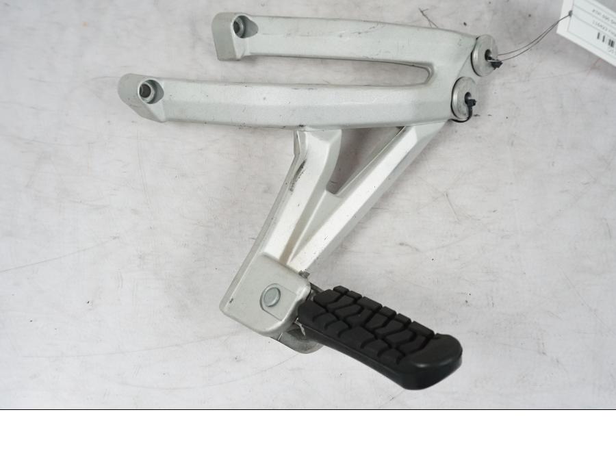 Höger sida på Fotpinne från en KTM 690 SM R -2009 motorcykel.