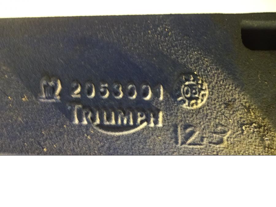 Snett nerifrån på Sving från en Triumph Daytona 675 -2009 motorcykel.