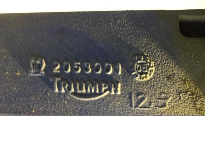 Snett nerifrån på Sving från en Triumph Daytona 675 -2009 motorcykel.