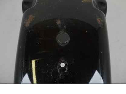 Snett uppifrån på <p>Bakskärm från Kawasaki VN 750 1994.</p>

<p>Lackskador och rost finns se bilder.</p>

<p>Reflex.</p> motorcykel.