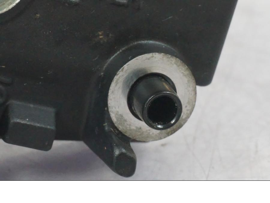 Baksidan på Bromshuvudcylinder från en Yamaha MT-09 -2016 motorcykel.