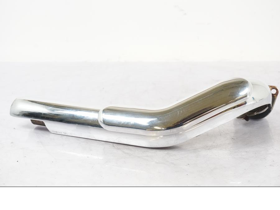 Baksidan på Grenrör från en Yamaha XVS 1100 -2000 motorcykel.