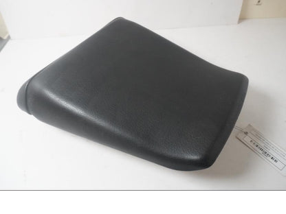 Framsidan på Sadel från en Yamaha YZF 1000 R -1999 motorcykel.