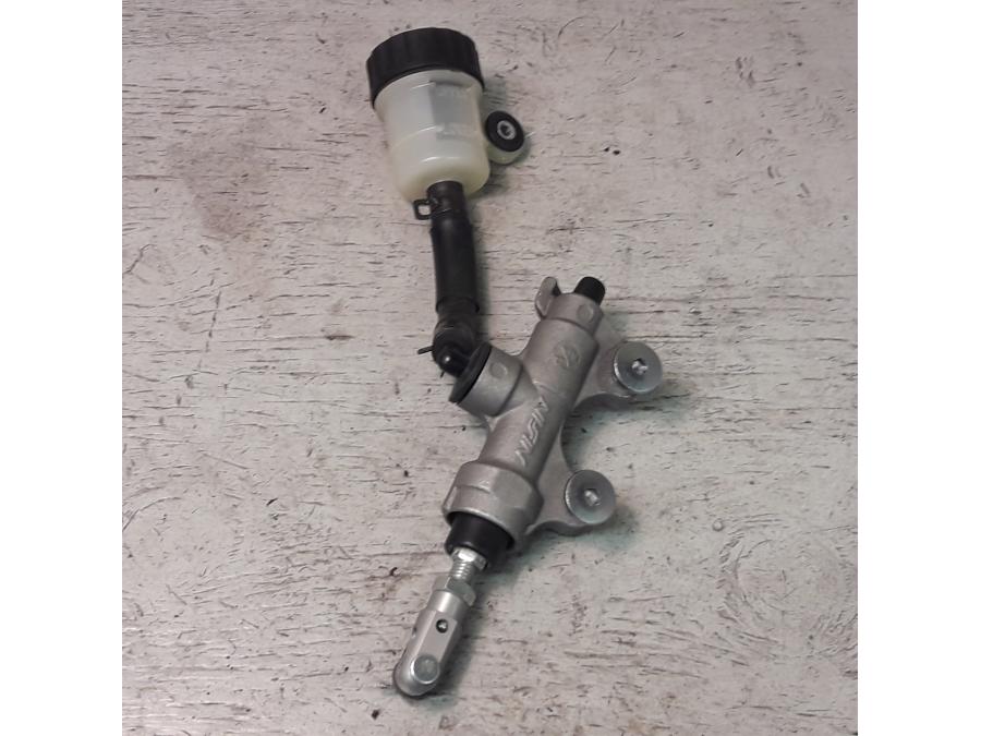 Framsidan på Bromshuvudcylinder från en Yamaha YZF R6 -2006 motorcykel.