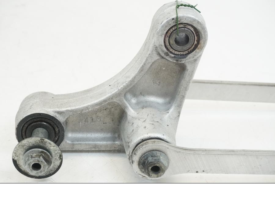 Baksidan på Stötdämparlänkage från en Suzuki GSX-R 1000 -2005 motorcykel.