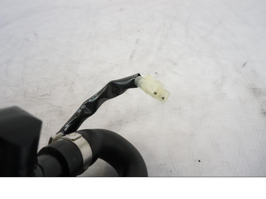 Snett nerifrån på Second Air från en KTM 1290 Super Duke R -2023 motorcykel.