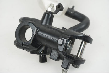 Höger sida på Bromshuvudcylinder från en Suzuki GSX-R 750 -2009 motorcykel.