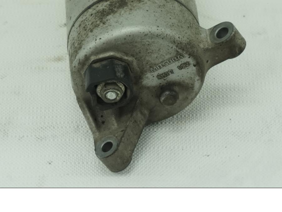 Baksidan på Startmotor från en Honda VFR 1200 -2012 motorcykel.