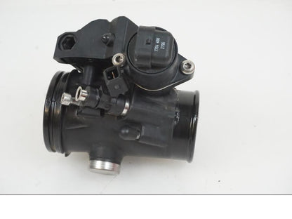 Baksidan på Spjällhus från en BMW R Ninet -2017 motorcykel.