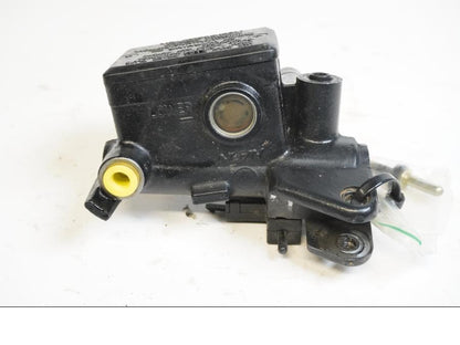 Framsidan på Kopplingshuvudcylinder från en Yamaha XJR 1300 -1999 motorcykel.