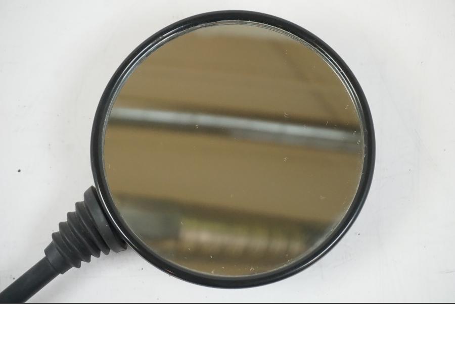 Höger sida på Backspegel från en BMW F 650 CS -2002 motorcykel.