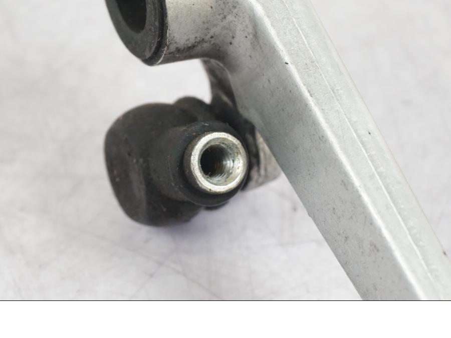 Snett uppifrån på Växelpedal från en Suzuki GSX 1300 RX -1999 motorcykel.