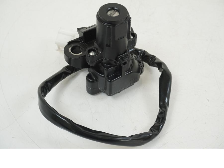 Baksidan på Låssats från en Kawasaki ER-6F -2016 motorcykel.