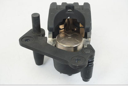 Snett nerifrån på Bromsok från en Kawasaki ER-6F -2016 motorcykel.