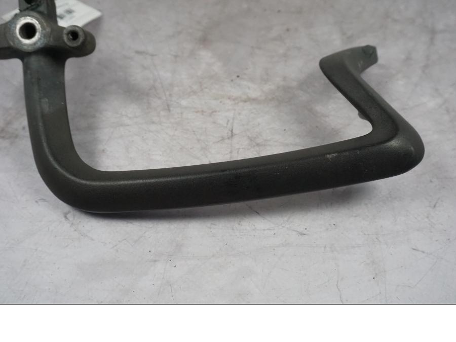 Extrabild1 på Passagerarhandtag från en Triumph Tiger Explorer -2016 motorcykel.