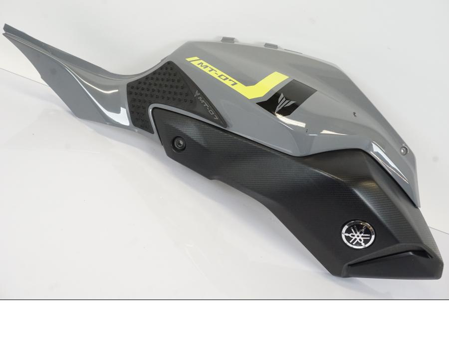 Framsidan på Tankkåpa från en Yamaha MT-07 -2016 motorcykel.