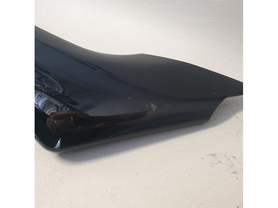 Höger sida på Sidopanel från en Suzuki M 1800 -2009 motorcykel.