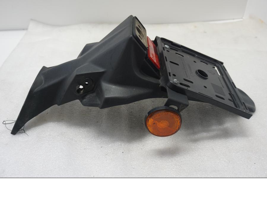 Vänster sida på Bakskärm från en Suzuki SV 650 -2016 motorcykel.