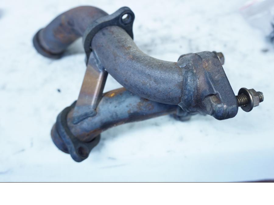 Baksidan på Grenrör från en Honda VFR 750 -1992 motorcykel.