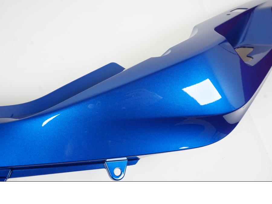 Snett nerifrån på Bakvinge från en BMW R 1250 RT -2023 motorcykel.