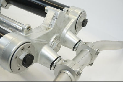 Vänster sida på Gaffelpaket från en KTM 950 SM -2006 motorcykel.