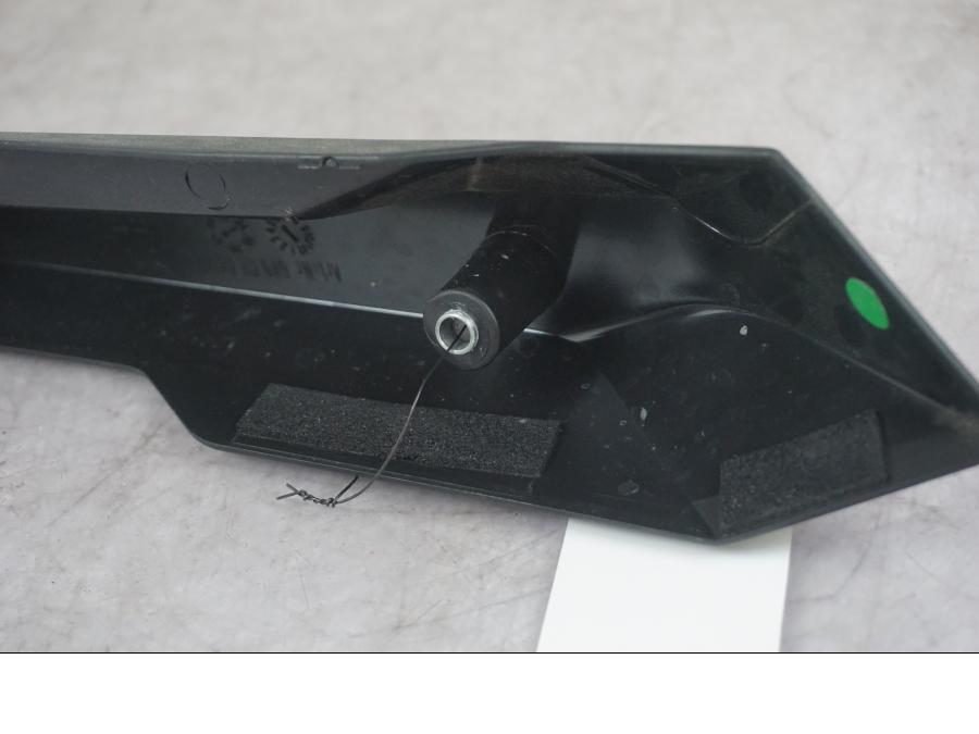 Snett uppifrån på Bakvinge från en KTM 1290 Super Adventure S -2022 motorcykel.