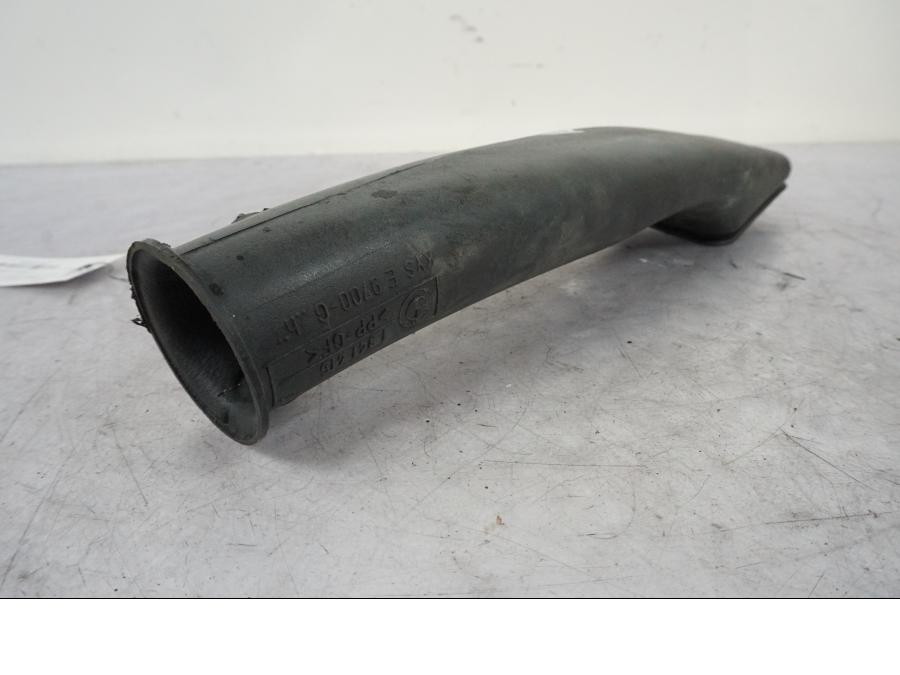 Baksidan på Luftintag från en BMW R 850 R -2004 motorcykel.