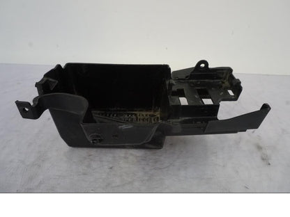 Framsidan på Batterihållare från en Kawasaki ER-6F -2010 motorcykel.