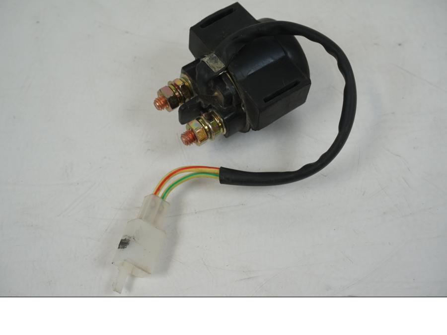 Framsidan på Startrelä från en AJP PR7 -2021 motorcykel.