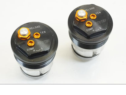 Framsidan på Gaffelbenslock från en Yamaha MT-10 -2018 motorcykel.