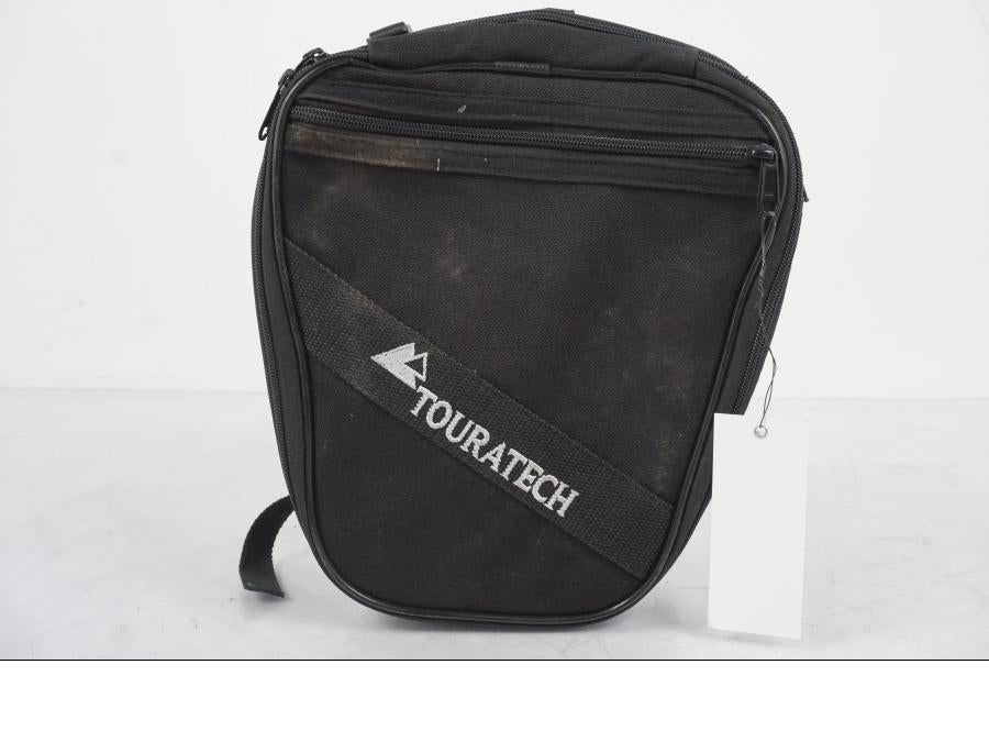 Framsidan på Väska från en KTM 1290 Super Duke R -2022 motorcykel.